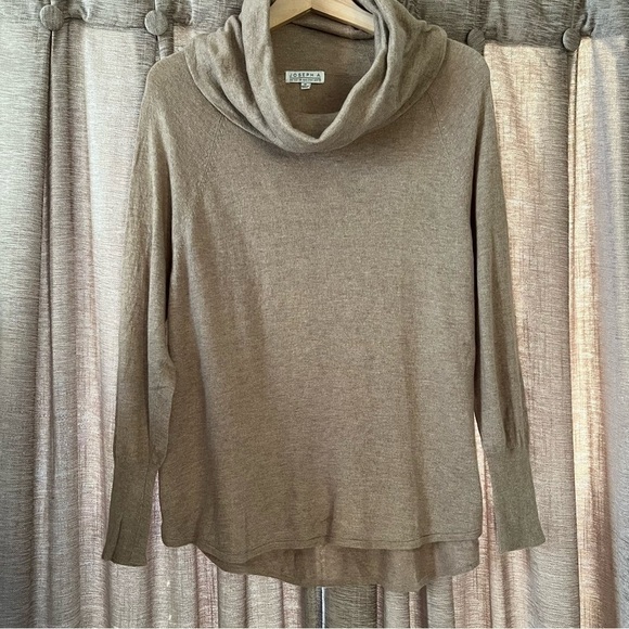 Joseph A Tan Wool Blend Turtleneck Sweater Size Medium - Picture 1 of 12